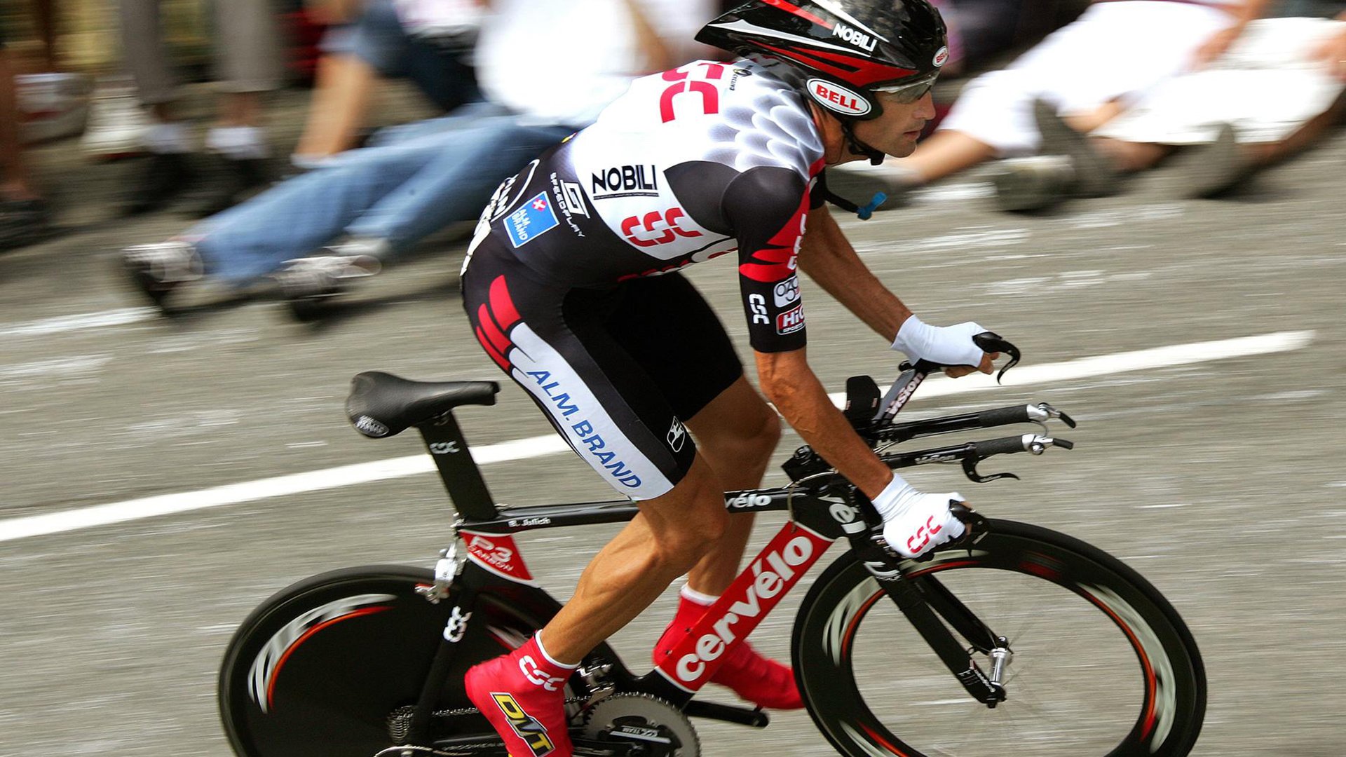 利拉德关键制胜,辽宁队击溃公牛,跨越篮球世界的双重奏