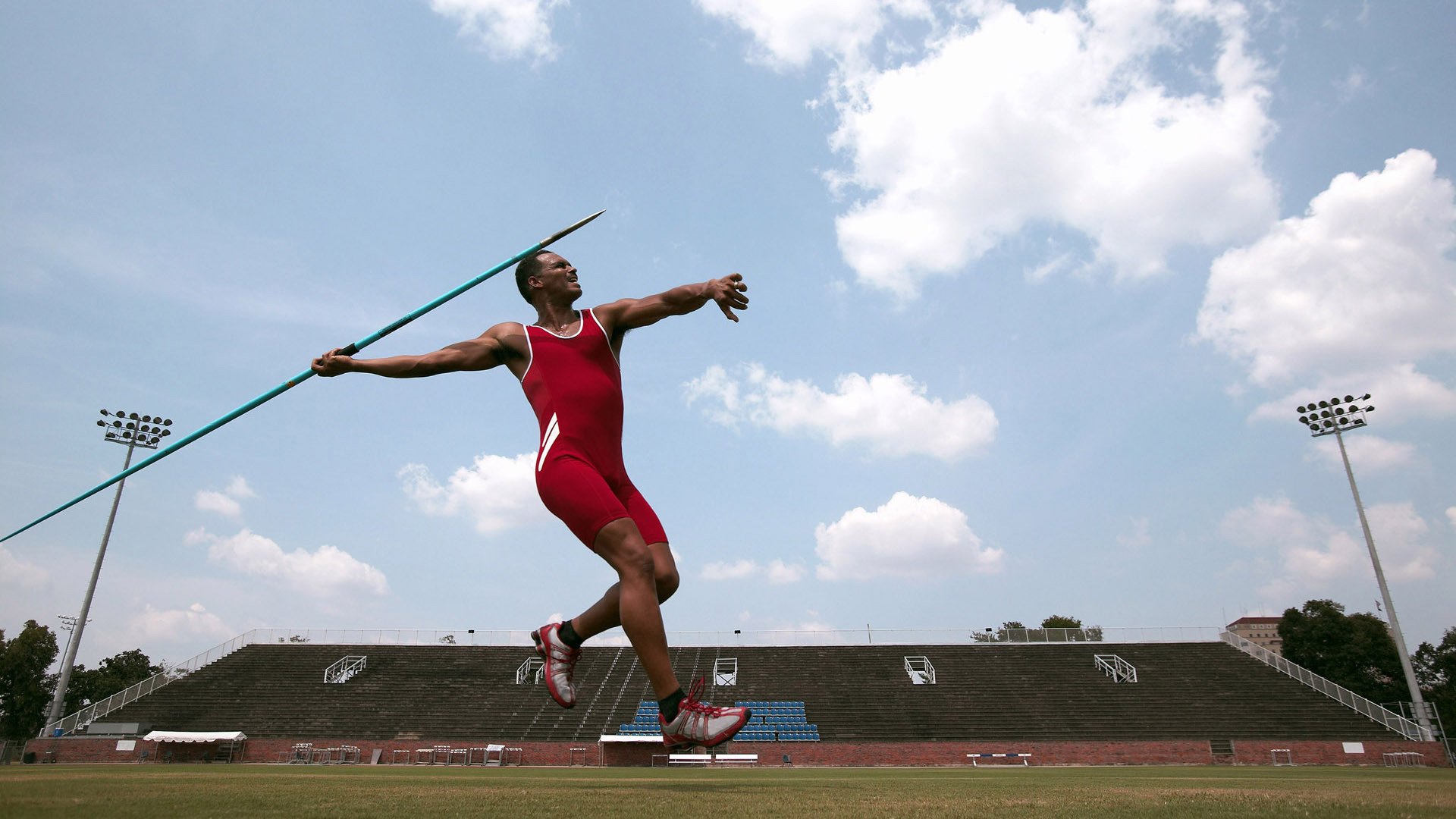 英格拉姆成为全场焦点，新疆队力克老鹰