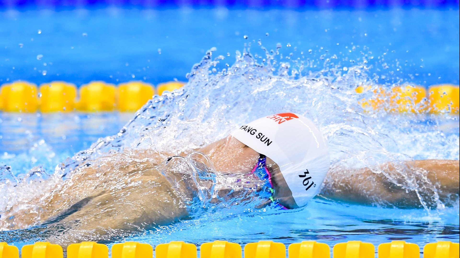 篮坛双星夜，浙江队轻取公牛，库里刷新三分纪录