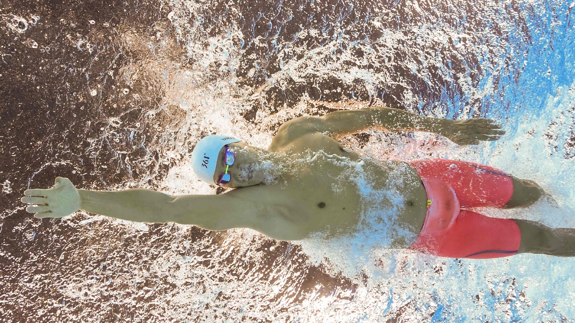 开云体育-加维的独白，当墨西哥的完胜成为背景，英超争冠舞台上的少年王者